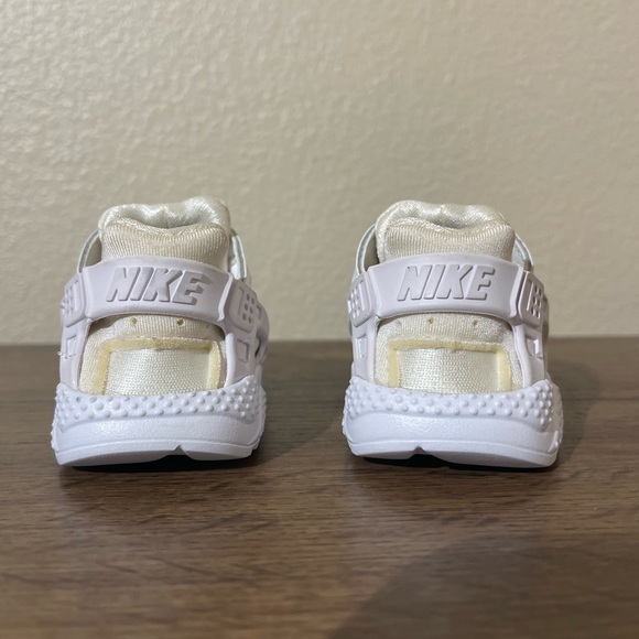 Nike Kids White Sneakers - Picture 4 of 9